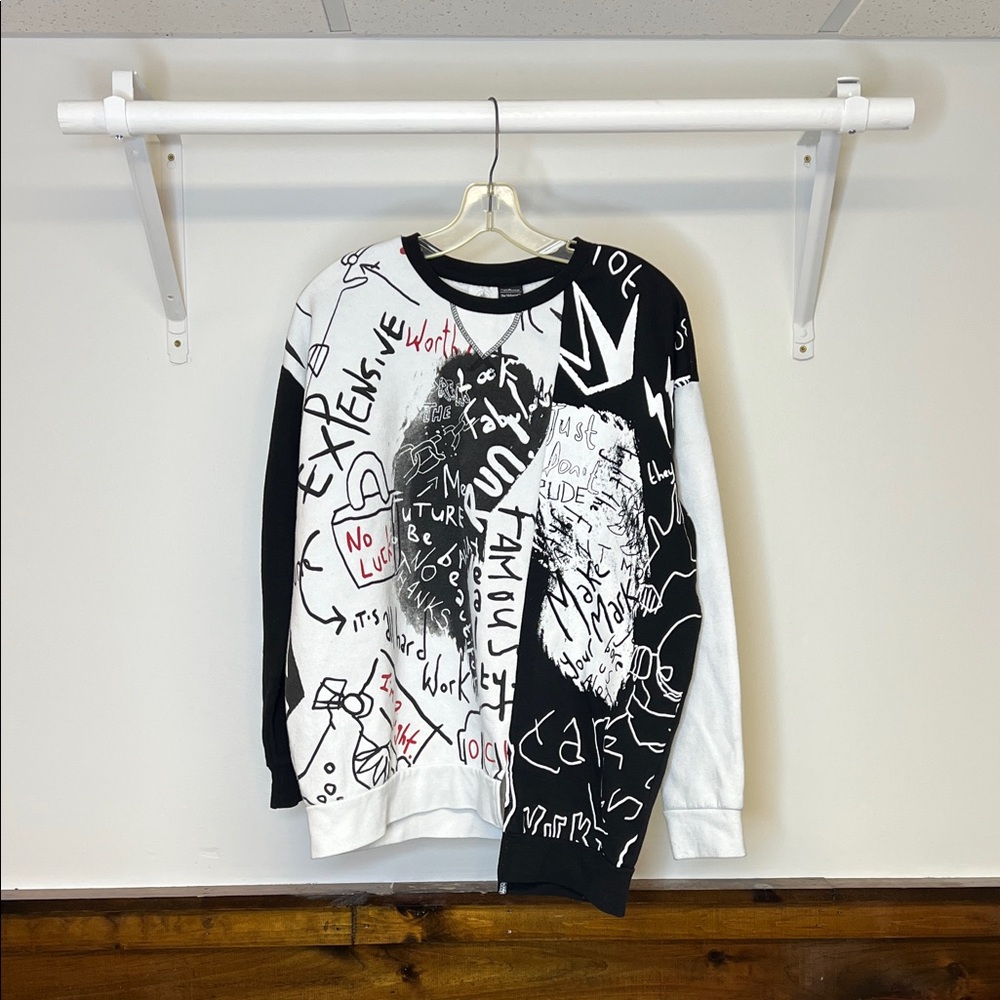 Her Universe Disney Black and White Cruela De Vil 101 Dalmatians Graphic Top- L